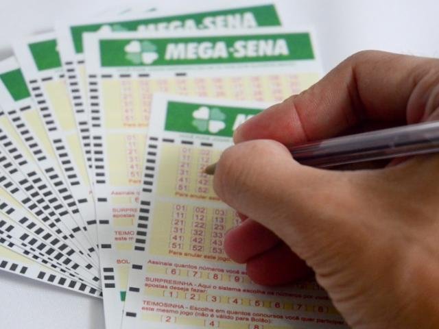 Mega-Sena pode pagar prêmio de R$ 15 milhões neste sábado, 28