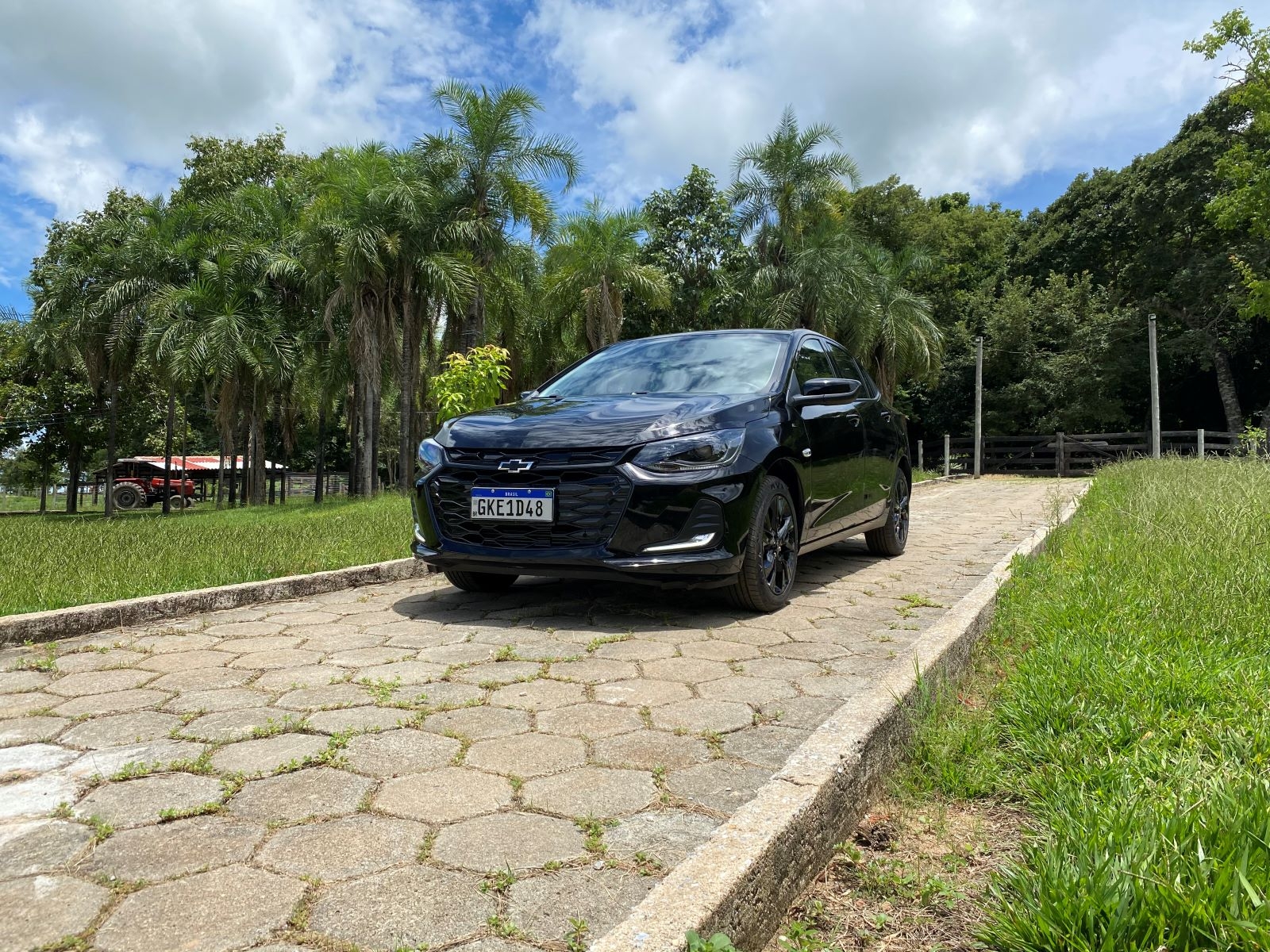 Chevrolet Onix Plus Midnight: Andamos na versão “toda preta” do sedã