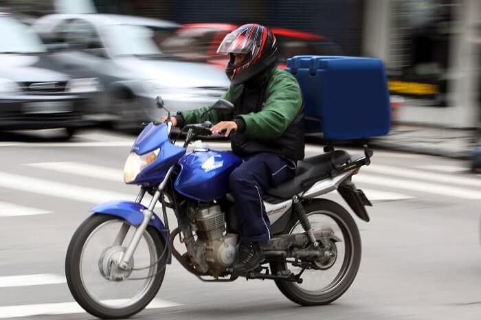 “Golpe do Motoboy” faz idosos como vítimas, em Goiânia