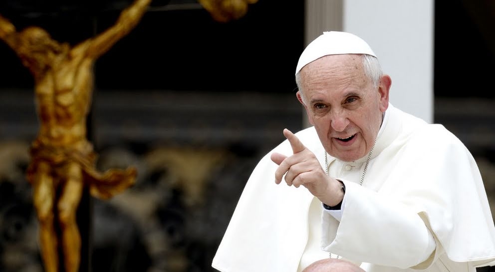 Papa Francisco proíbe venda de cigarros no Vaticano