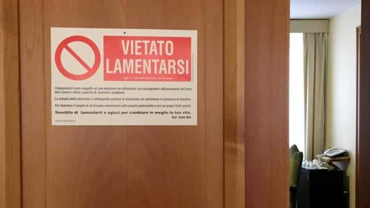 Papa Francisco coloca aviso incomum na porta do quarto