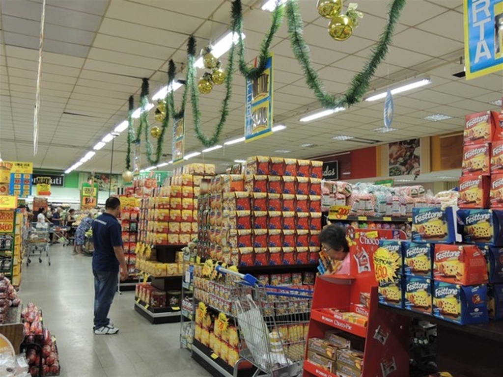 Procon-GO verifica preços de produtos da Ceia de Natal em supermercados de Goiânia