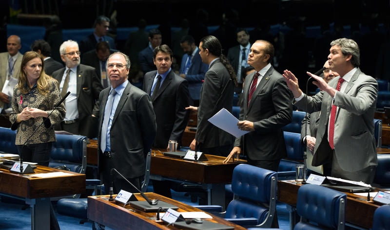 Proposta que cria fundo partidário é aprovada no Senado e vai à sanção