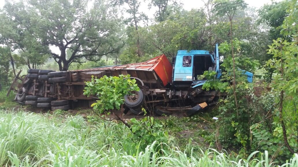 Caminhoneiro sofre de mal súbito e é encontrado morto na cabine de carreta