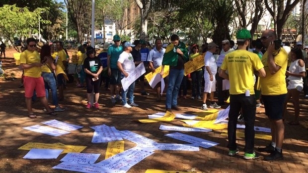 Brasileiros tenham fé! Vocês viram esse protesto no Congresso?