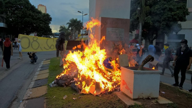 Protesto termina com violência e mais prisões