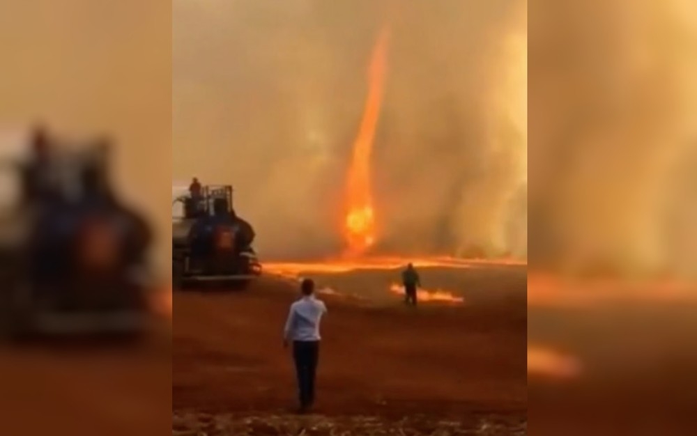 Queimada em Goiás provoca um redemoinho de fogo