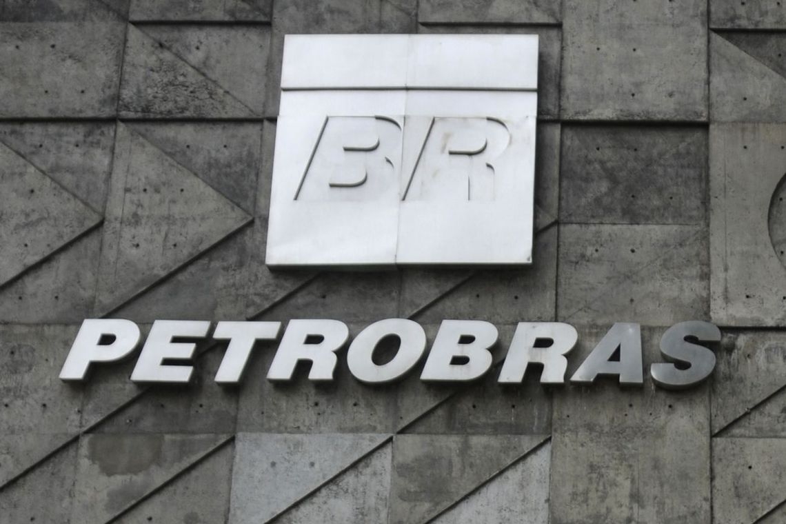 Petrobras diz que monitora preço internacional do petróleo