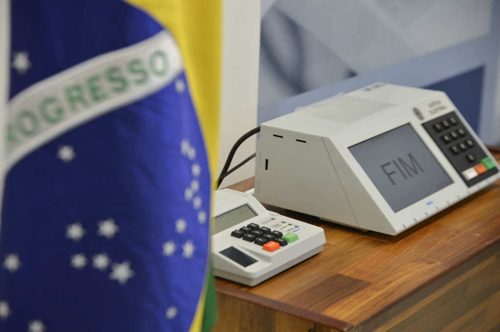 TSE define urna eletrônica e confirma 13 candidatos à Presidência