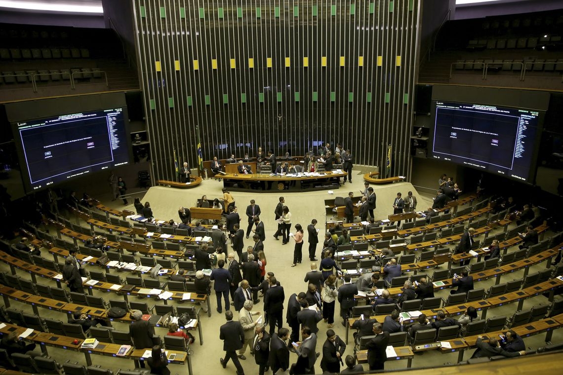 Bancada feminina cresce, mas recebe parentes de políticos tradicionais