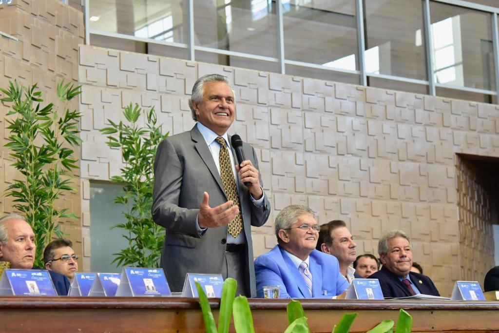 Caiado ressalta importância do trabalho social da Assembleia de Deus