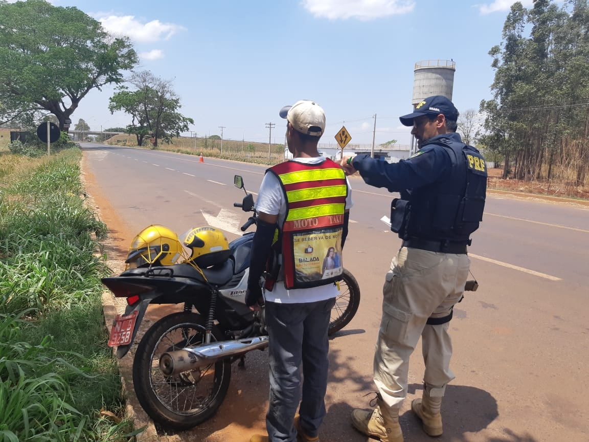 Deficiente visual é flagrado pilotando motocicleta em Itumbiara