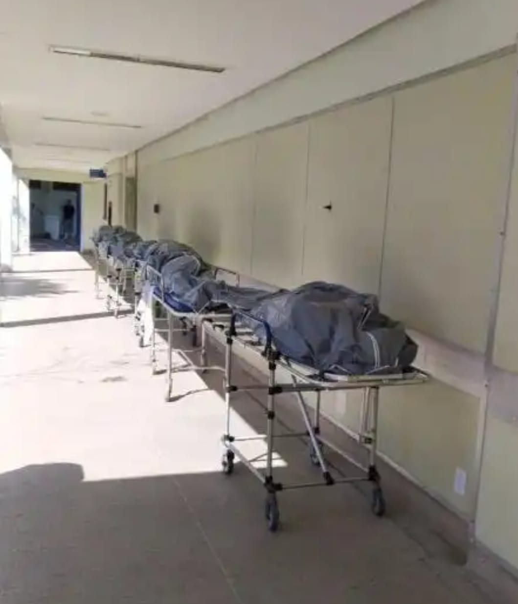 Hospital tem fila de corpos no Rio de Janeiro