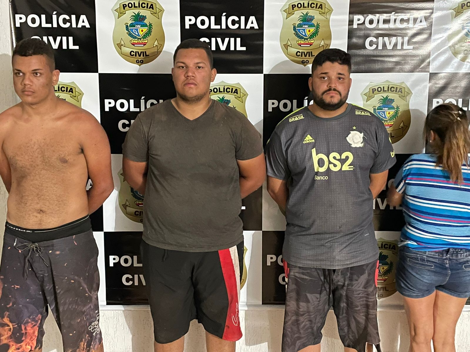 Suspeitos de furtar pátios de veículos apreendidos pela polícia são presos